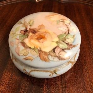 ANTIQUE HAND PAINTED FLORAL WHITE Flower T&V LIMOG